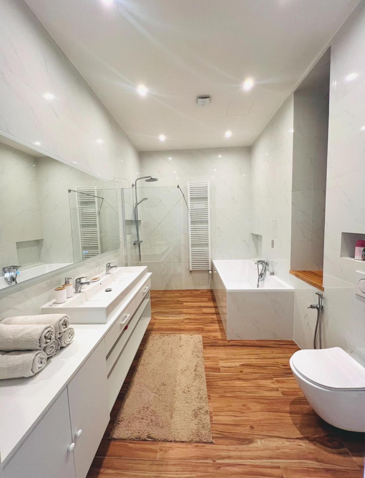 Wenceslas Square Apartment 150 M2 Прага Екстериор снимка