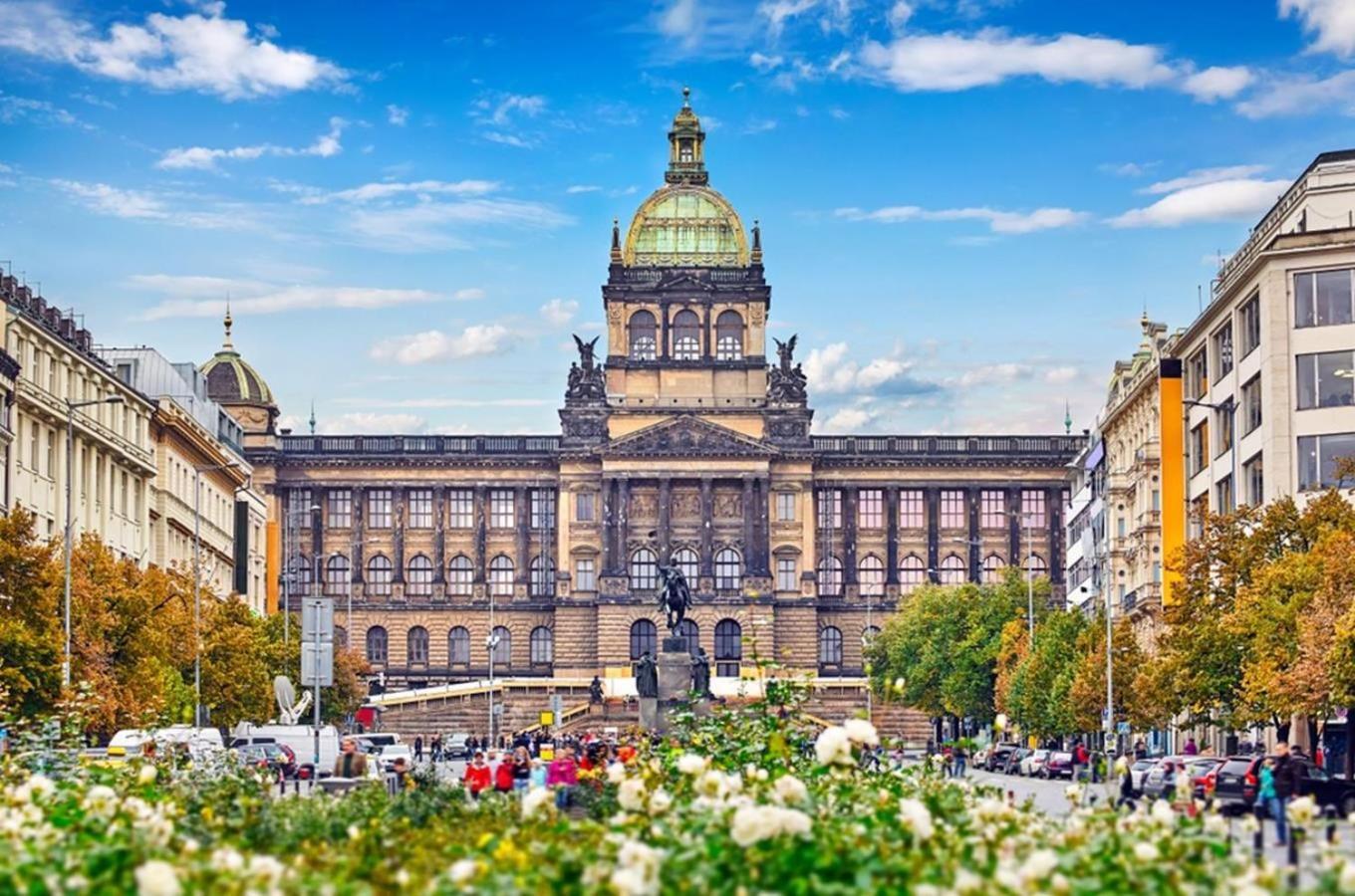 Wenceslas Square Apartment 150 M2 Прага Екстериор снимка