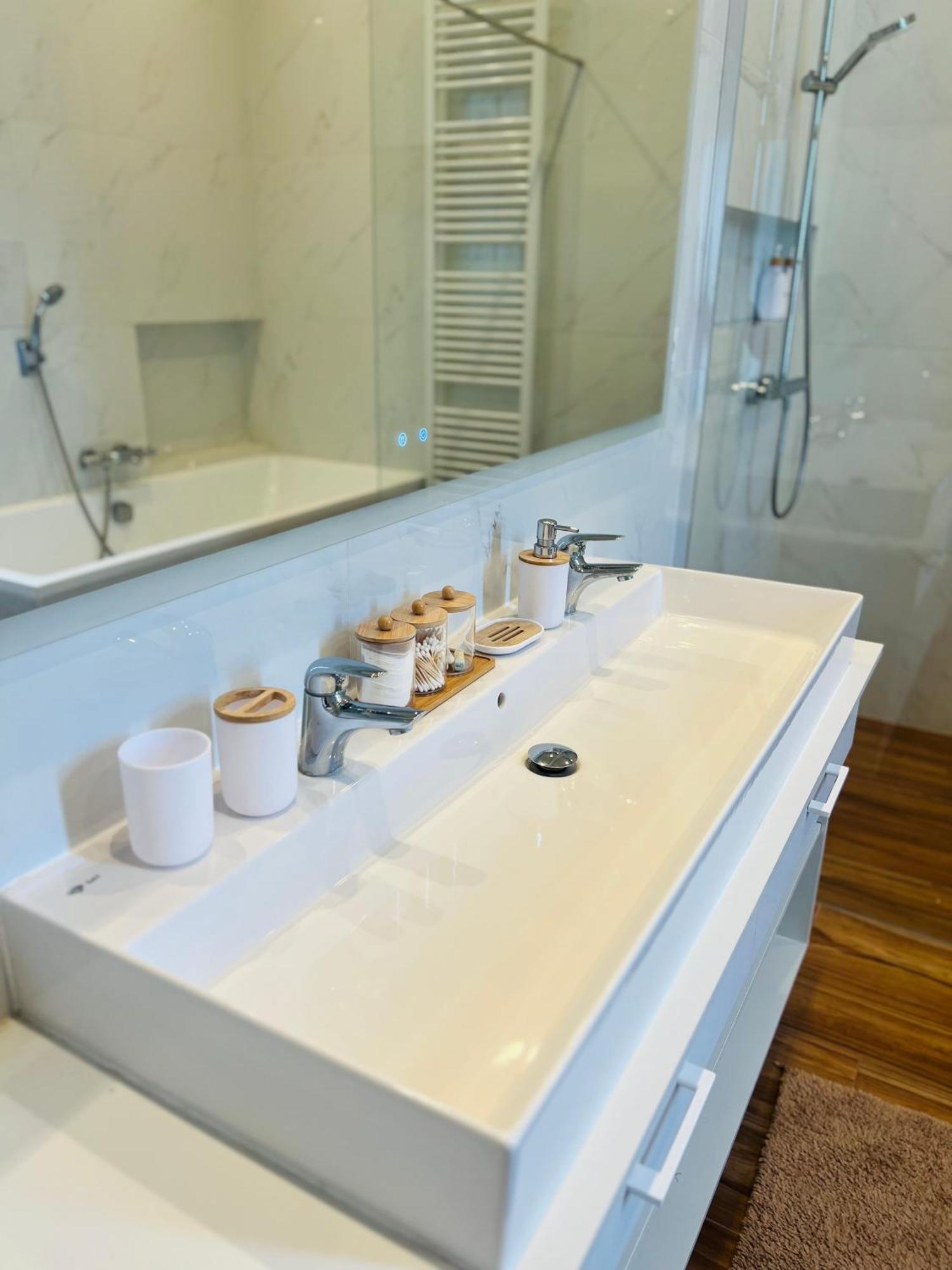 Wenceslas Square Apartment 150 M2 Прага Екстериор снимка